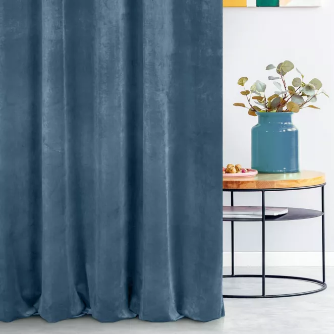 Zasłona szyta na taśmie 5 cm niebieska z miękkiej tkaniny welwetowej