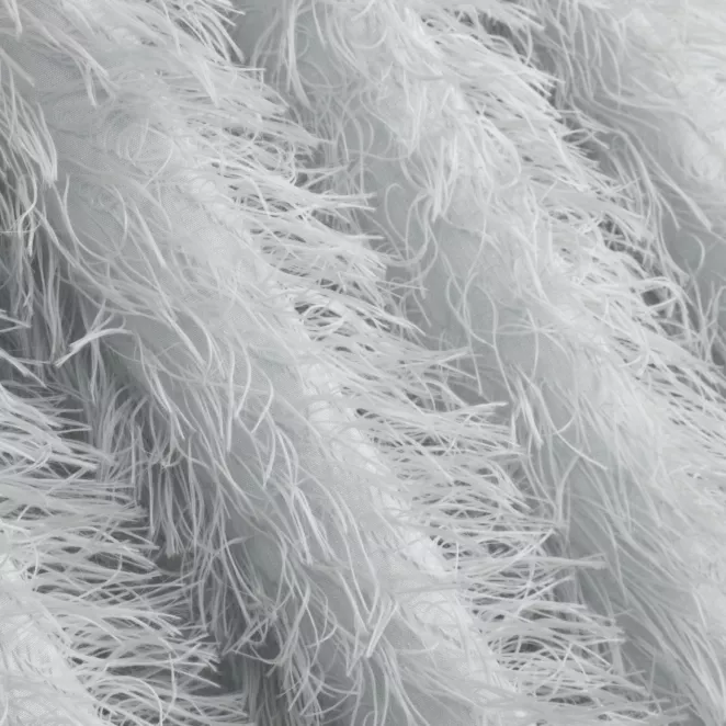 M137/3 Zasłona szyta na taśmie 5 cm RAVENA srebrna z puszystej tkaniny w zwiewne frędzle Italissima Eva Minge