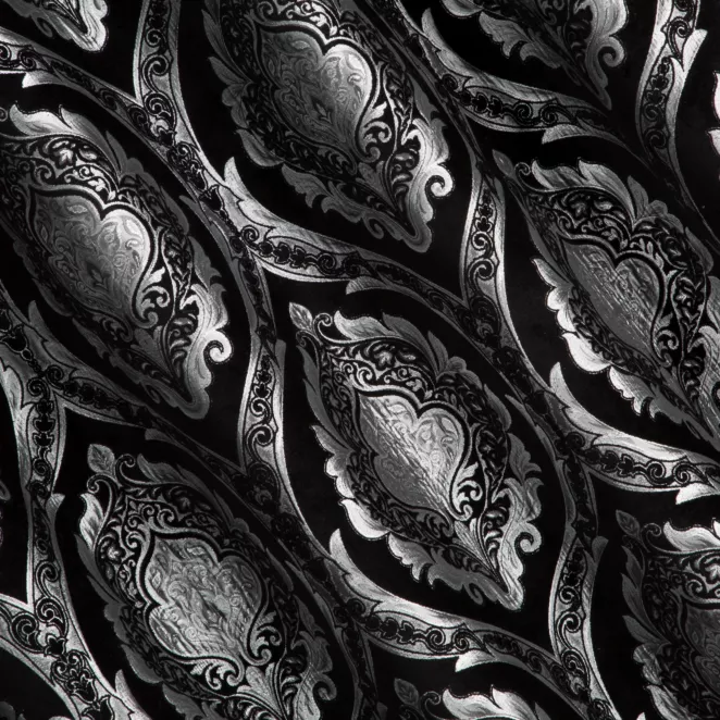 E119/5 Zasłona szyta na taśmie 5 cm czarno srebrna z szenilowej tkaniny w klasyczny wzór ornamentowy przetykany błyszczącą nicią Italissima Eva Minge