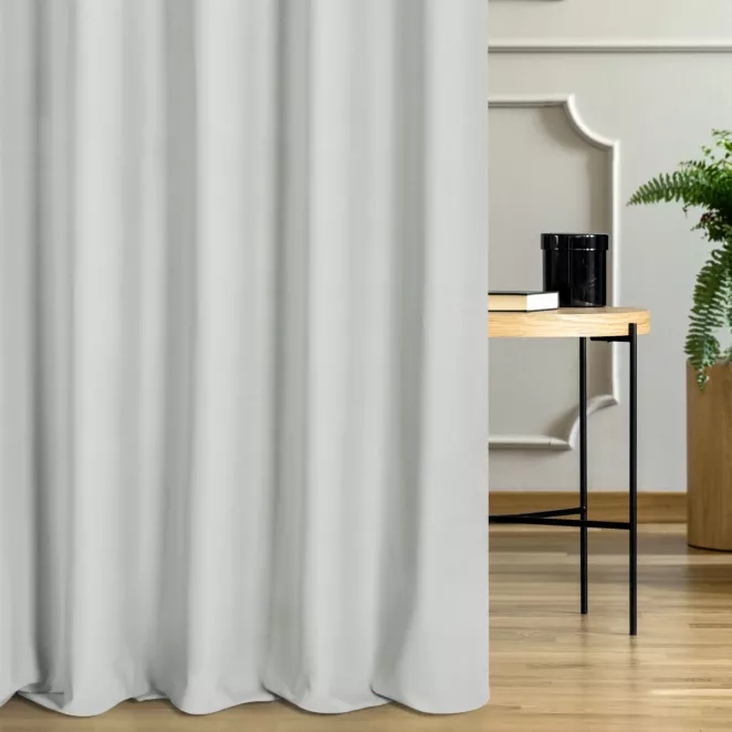 Zasłona szyta na flexach srebrna z tkaniny welwetowej zaciemniającej w 100%