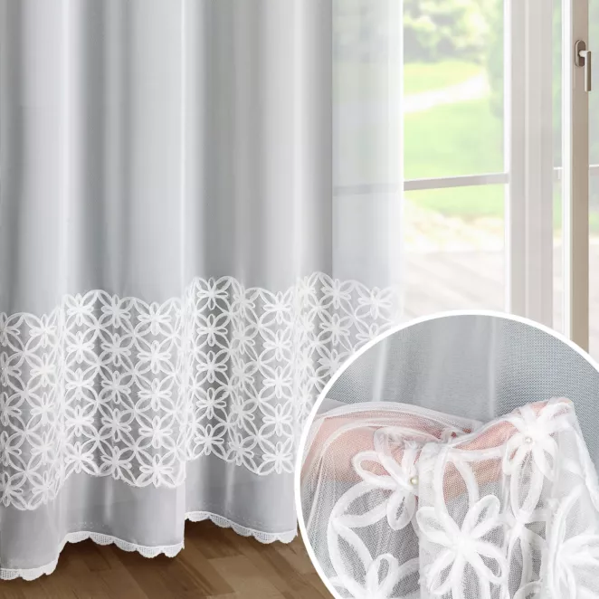 Dekoracja okienna biała z gładkiej tkaniny zdobiona pasem aplikacji w kwiaty 140x250 cm przelotka - LIWIA - EVA MINGE