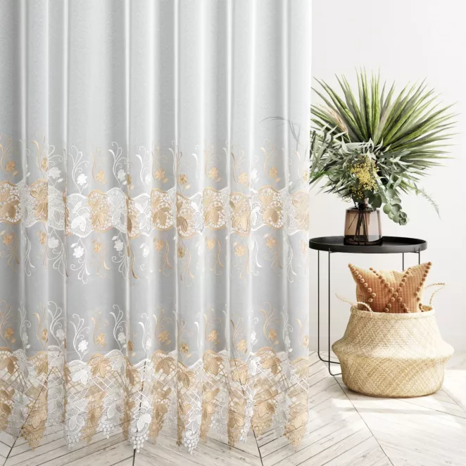 Firana szyta na taśmie 5 cm kremowa z tkaniny matowej z aplikacją na markizecie