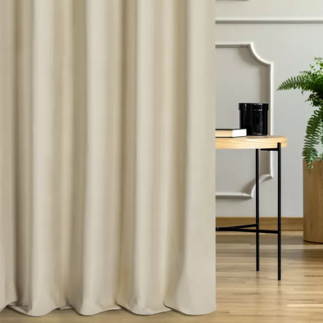 Zasłona szyta na flexach beżowa z tkaniny welwetowej zaciemniającej w 100%