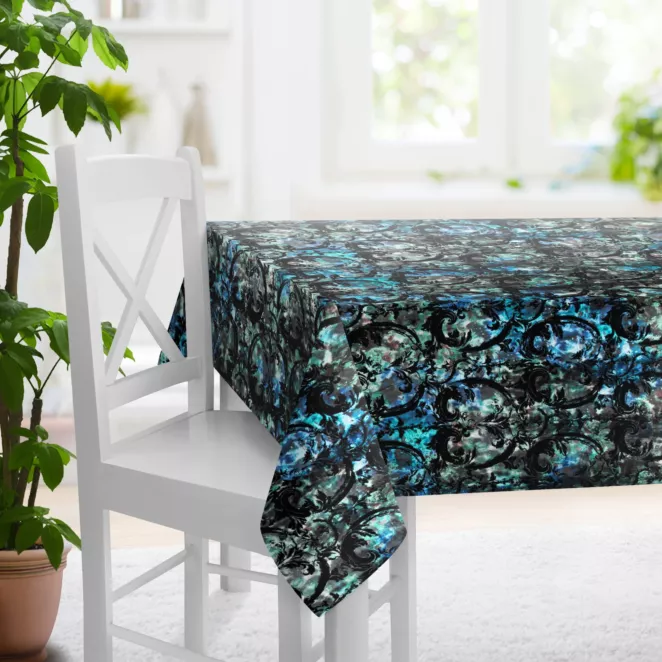 Obrus szyty czarno turkusowy z grubej welwetowej tkaniny w duży ornamentowy wzór