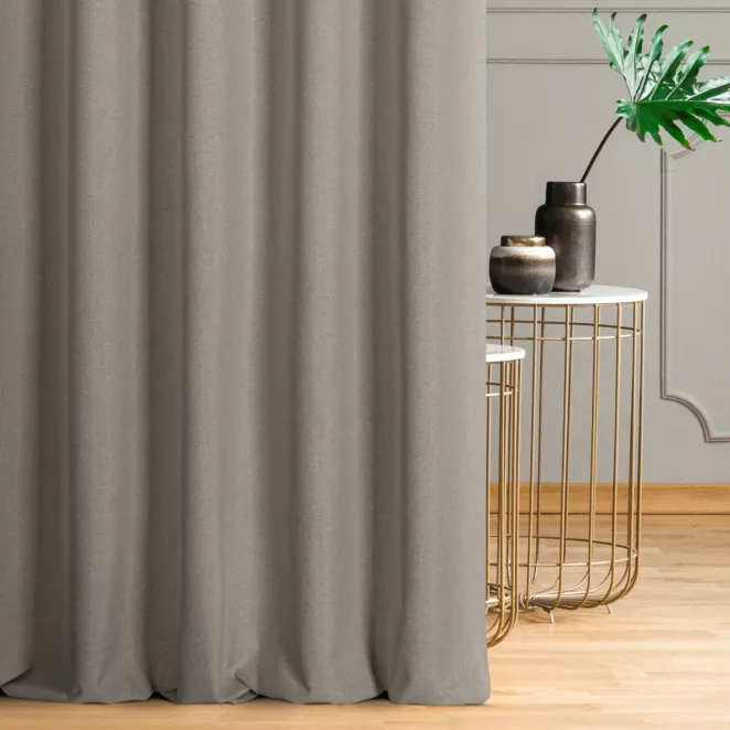 Zasłona szyta na taśmie 5 cm jasnobeżowa ze strukturalnej tkaniny typu blackout, zaciemniająca w 100%