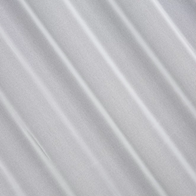 R192/1 Firana szyta na taśmie 5 cm biała z miękkiej tkaniny o luźnym splocie i lekkim połysku, odporna na zaciągnięcia, wykończona obciążnikiem