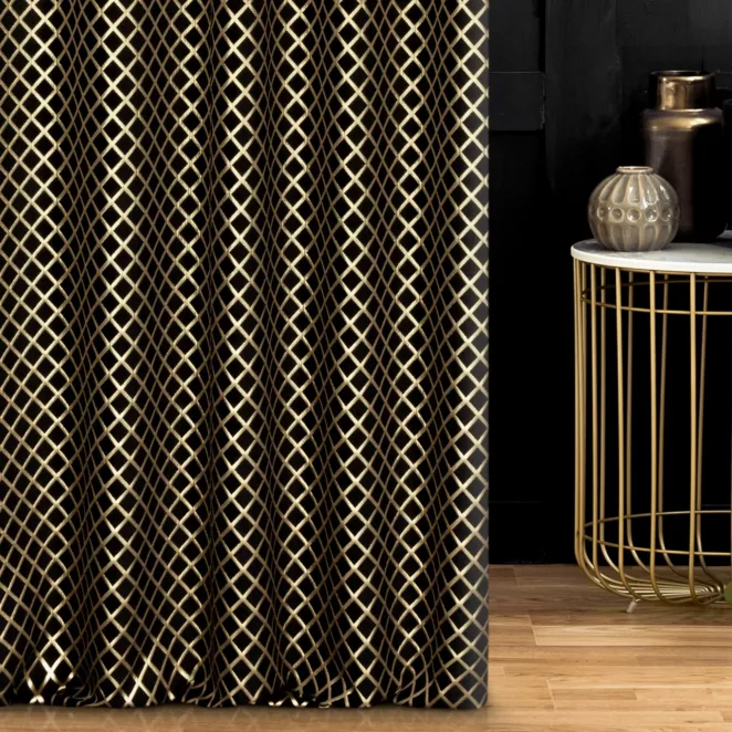 Zasłona szyta na taśmie 5 cm czarno złota z szenilowej tkaniny w drobny geometryczny wzór przetykany błyszczącą nicią