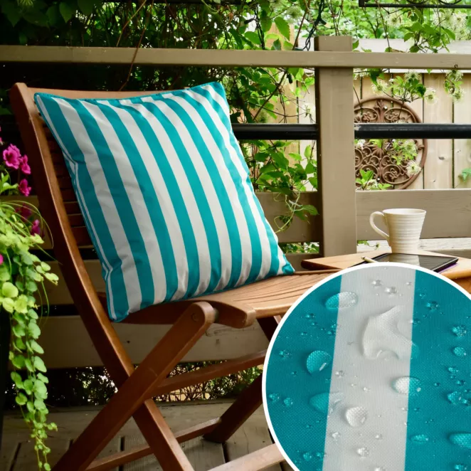 Poszewka na poduszkę 45x45 cm z tkaniny wodoodpornej niebiesko, biała idealna do ogrodu i na taras zdobiona pasami GARDEN 6