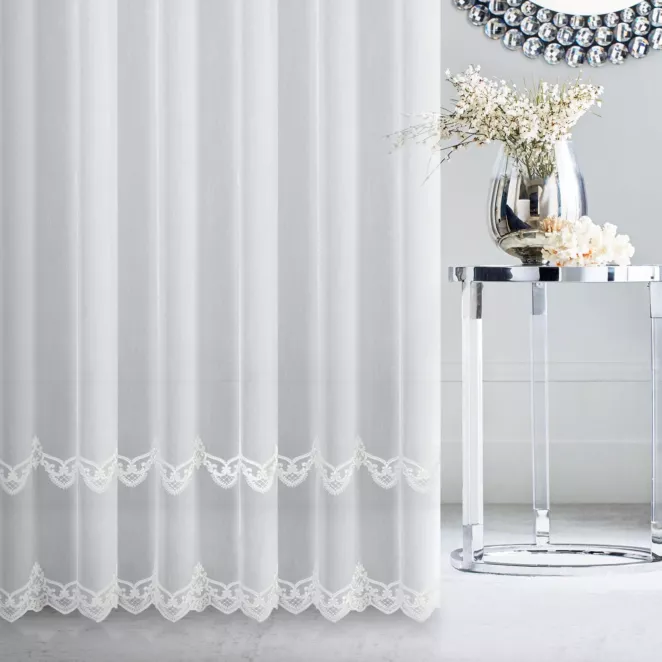 Firana szyta na taśmie 5 cm OCTAVIANA naturalna z matowej tkaniny ozdobionej kordonkowym wzorem ornamentowym