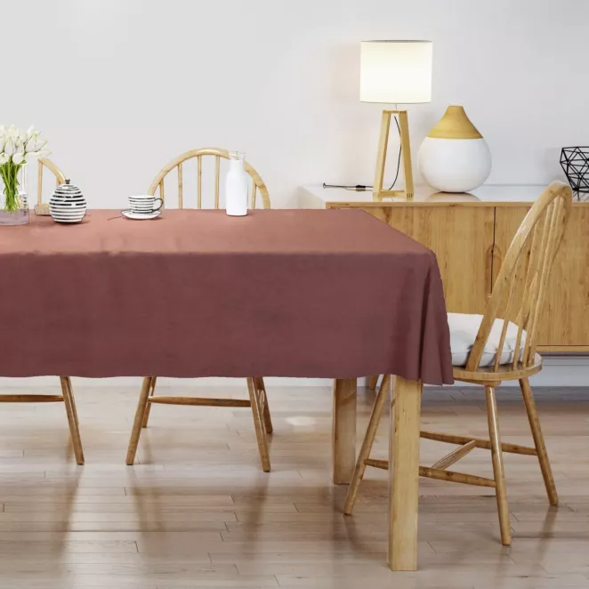 Obrus szyty bordowy z miękkiej półmatowej tkaniny welwetowej