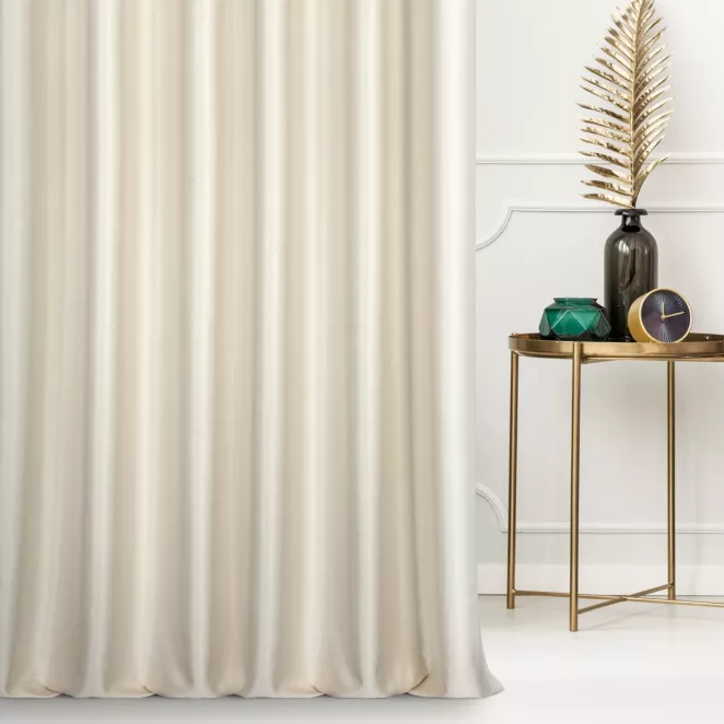 Zasłona szyta na taśmie 5 cm kremowo złota z gładkiej tkaniny przeplatanej błyszczącą lureksową nicią