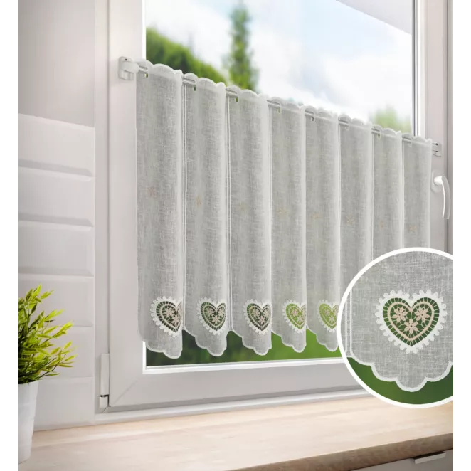 Tkanina firanowa zazdrostka z etaminy zdobiona haftowanymi ażurowymi sercami