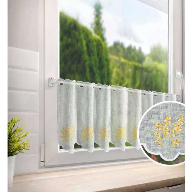 Tkanina firanowa zazdrostka z etaminy zdobiona kolorowym haftem