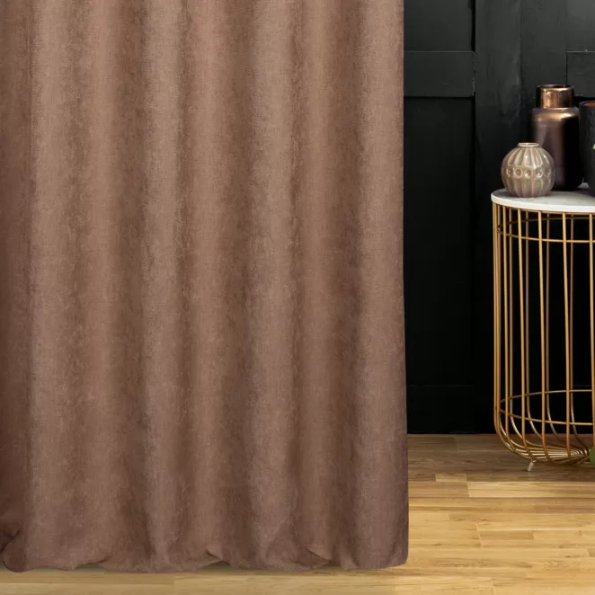 Zasłona szyta na tunelu jasnobrązowa z miękkiej w dotyku tkaniny szenilowej