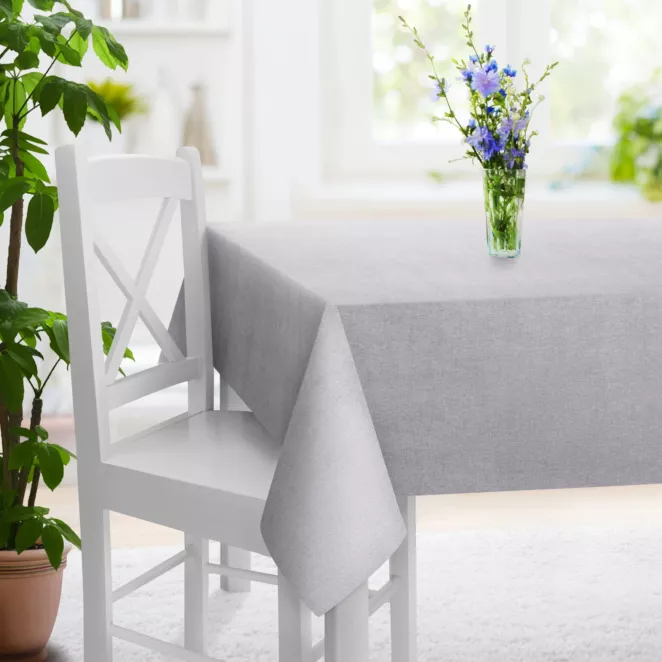 Obrus szyty srebrny z miękkiej w dotyku tkaniny szenilowej