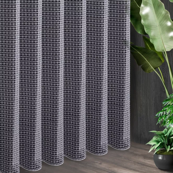 Tkanina firanowa luźna siatka o geometrycznym wzorze