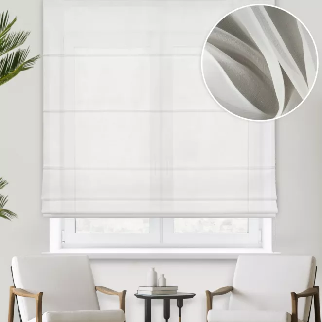 Roleta rzymska SHARMA kremowa z miękkiej, matowej żorżety o delikatnym połysku, wykończona obciążnikiem