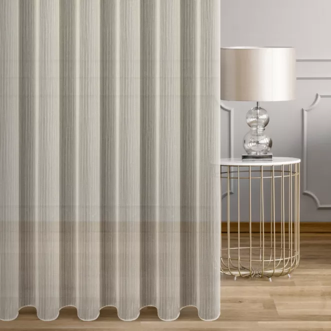 Firana szyta na taśmie 5 cm naturalna z drobnej siatki w pionowe prążki, wykończona obciążnikiem