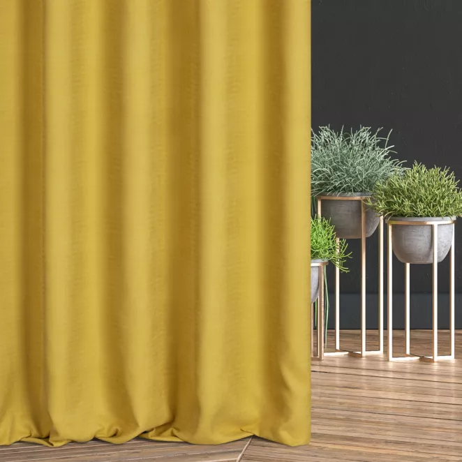 Zasłona szyta na taśmie 5 cm musztardowa z miękkiej, matowej tkaniny w drobny geometryczny wzór