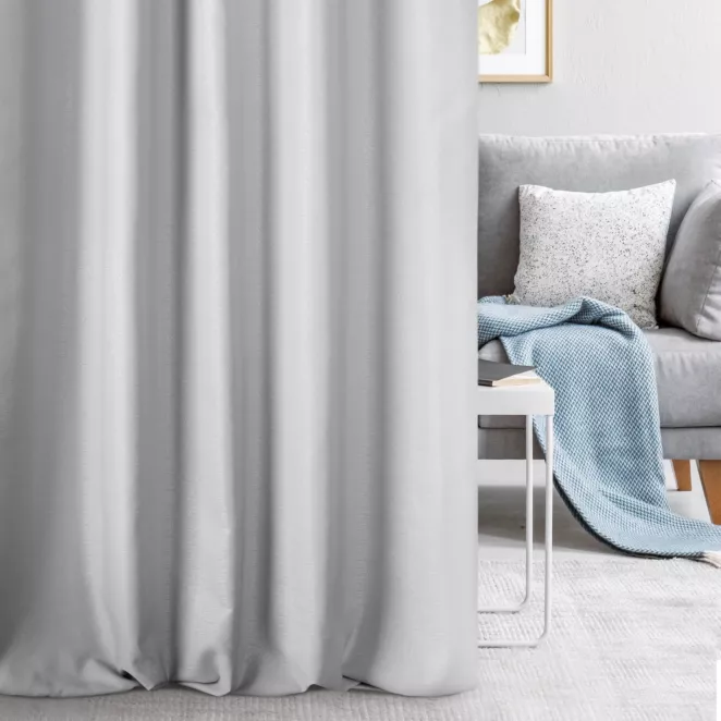 Zasłona szyta na taśmie 5 cm JULIETT srebrna z eleganckiej połyskującej tkaniny przetykanej lureksową nicią