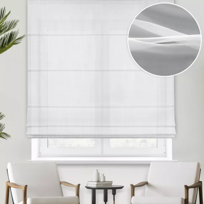 Roleta rzymska naturalna z delikatnej, połyskującej tkaniny wykończonej obciążnikiem