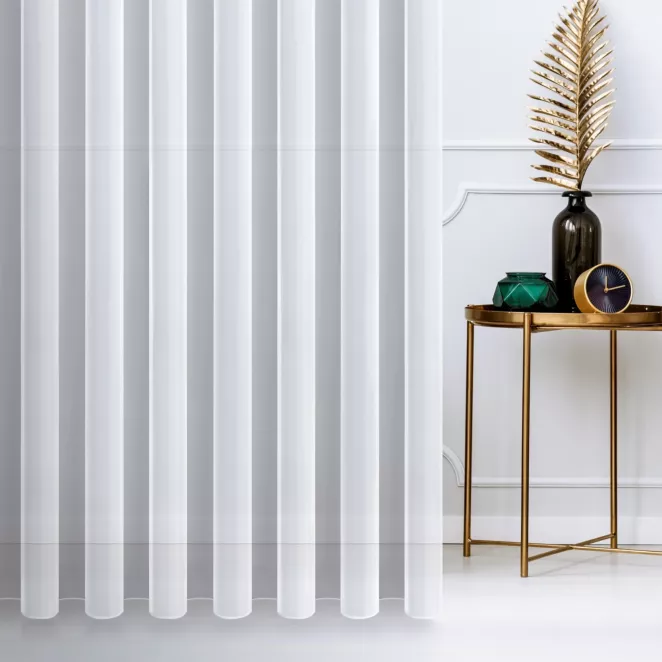 Firana szyta na taśmie 5 cm biała z matowego jedwabiście miękkiego woalu, szyfon wykończona obciążnikiem