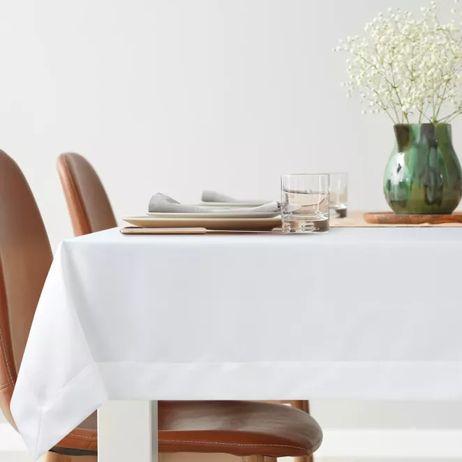 Obrus na stół 145x300 cm biały zdobiony kantą - LUCY