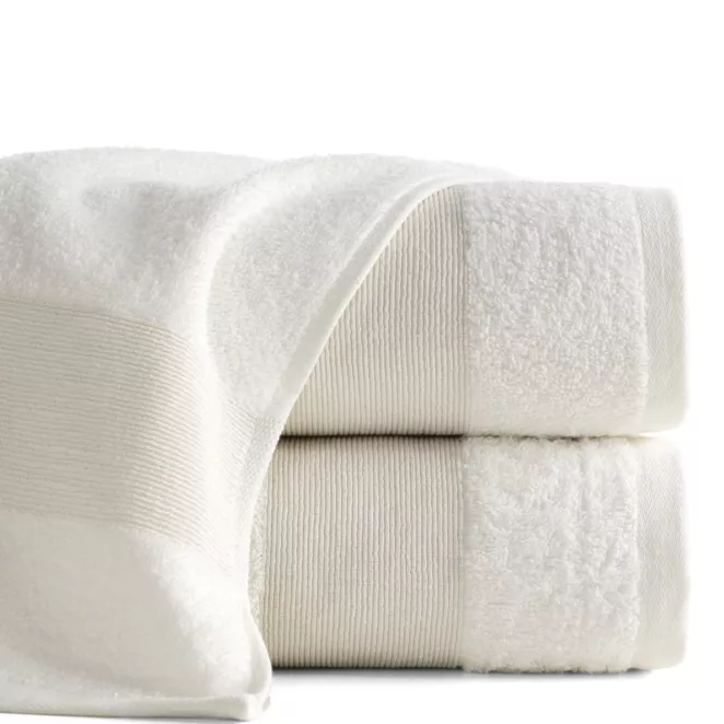 Ręcznik kąpielowy 70x140 cm bawełniany kolor beżowy z ozdobną błyszczącą bordiurą 500 g/m2 ZOJA