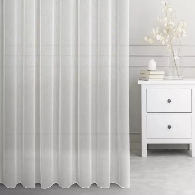 Firana szyta na taśmie 5 cm CAROLINA kremowa z miękkiej matowej tkaniny z efektem drobnego deszczyku, wykończona obciążnikiem