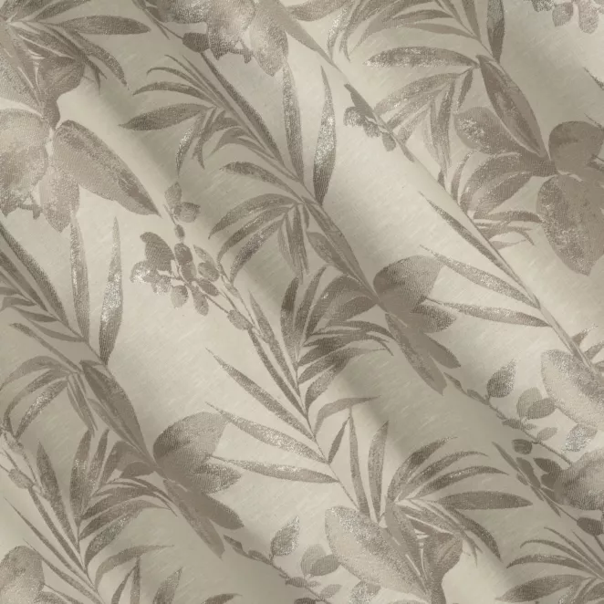 E108/5 Zasłona szyta na taśmie 5 cm naturalno beżowa z żakardowej tkaniny z dodatkiem bawełny zdobiona botanicznym wzorem ze srebrną nicią