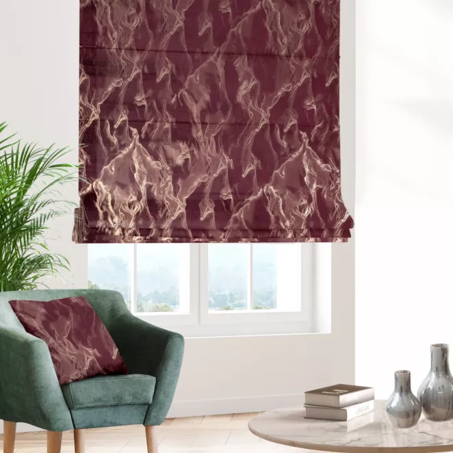 Roleta rzymska bordowo złocista z tkaniny welwetowej ze złotym marmurkowym nadrukiem