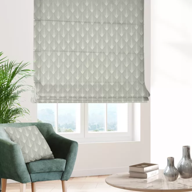 Roleta rzymska beżowo złota z tkaniny w elegancki geometryczny wzór z błyszczącą nicią