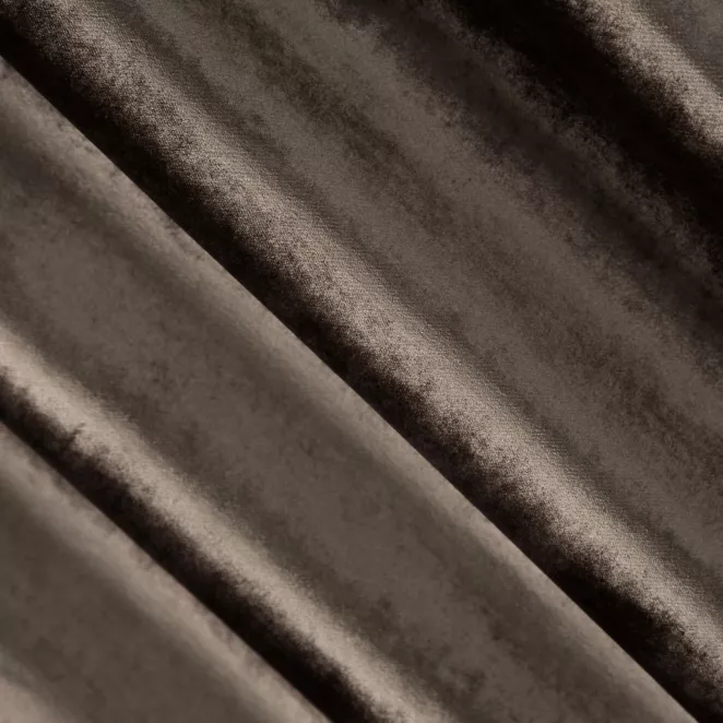 M220/2 Zasłona szyta na taśmie 5 cm brązowa z miękkiej welwetowej tkaniny z połyskiem