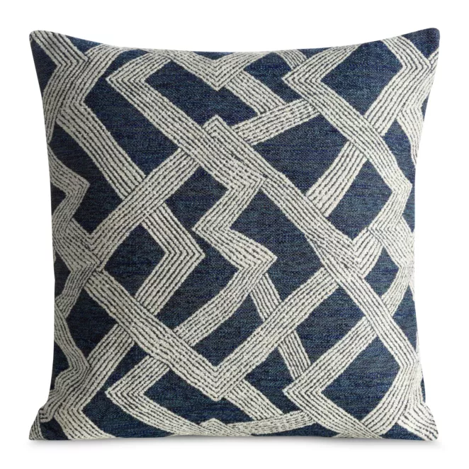 Poszewka na poduszkę 43x43 cm granatowo, kremowa  zdobiona szenilowym geometrycznym wzorem DALIA - kolekcja TOLEDO