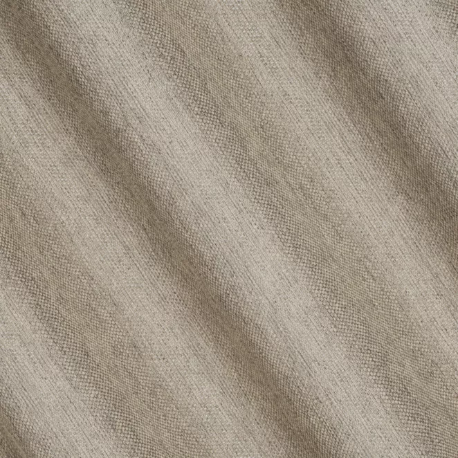 M210/4 Zasłona szyta na taśmie 5 cm ciemnobeżowa z tkaniny z dodatkiem połyskującej nici, z widocznym ozdobnym splotem Italissima Eva Minge