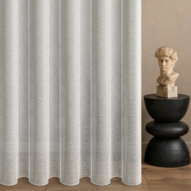 Firana szyta na taśmie 5 cm naturalna z miękkiej, matowej, półprzezroczystej tkaniny, wykończona obciążnikiem