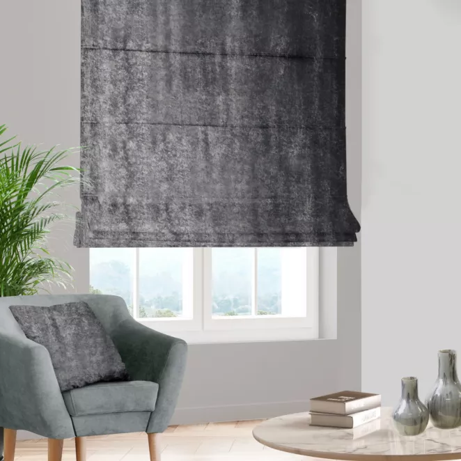 Roleta rzymska szara z miękkiej tkaniny welwetowej z efektem kreszowania