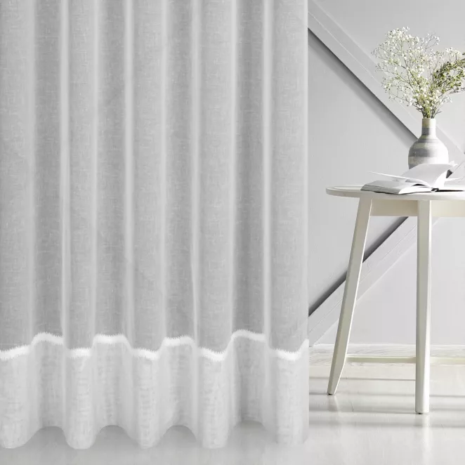 Firana szyta na taśmie 5 cm biała z matowej etaminy wykończonej ozdobnym podwinięciem Italissima Eva Minge
