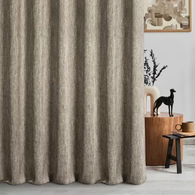 Zasłona szyta na taśmie 5 cm jasnobrązowa z tkaniny w stylu eko z efektem melanżu