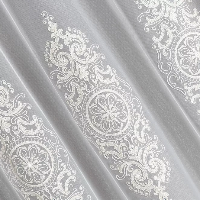 M152/1 Firana szyta na taśmie 5 cm ESMERALDA kremowo złota z połyskliwej tkaniny PERU ozdobionej kordonkowym haftem ornamentowym i cyrkoniami Italissima Eva Minge