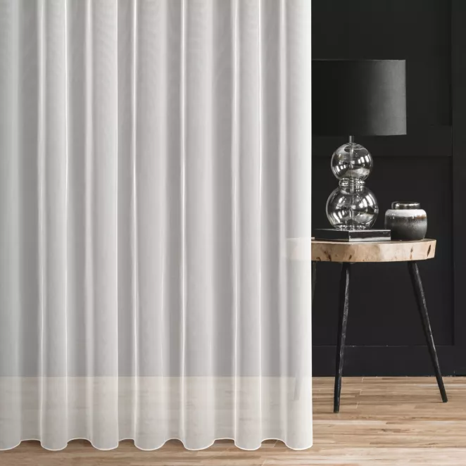 Firana szyta na taśmie 5 cm naturalna z matowej tkaniny typu peru, wykończonej obciążnikiem Italissima Eva Minge