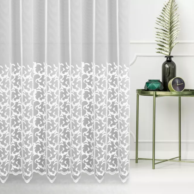 Firana szyta na taśmie 5 cm biała z delikatnej, matowej tkaniny typu PERU, zdobionej fantazyjnym haftem Italissima Eva Minge