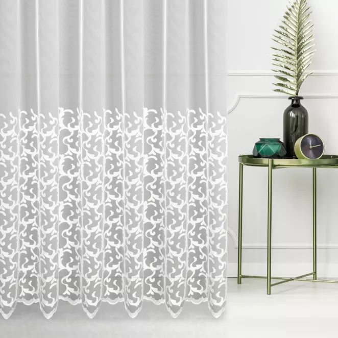 Firana szyta na taśmie 5 cm kremowa z delikatnej, matowej tkaniny typu PERU, zdobionej fantazyjnym haftem Italissima Eva Minge