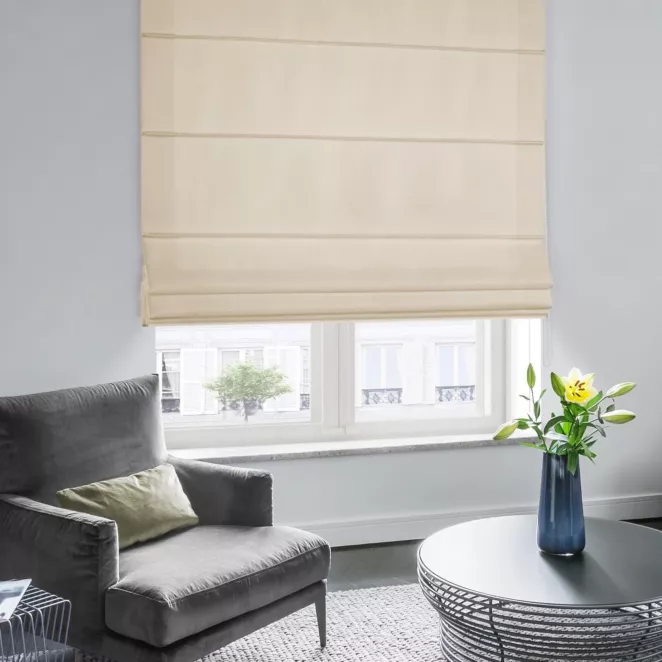 Roleta rzymska LUXOR beżowa z eleganckiej lśniącej tkaniny o drobnym splocie