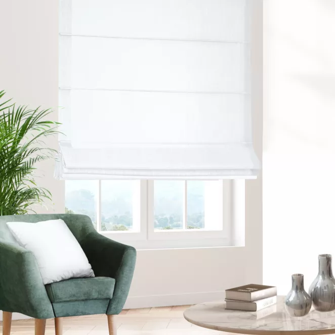 Roleta rzymska jasnosrebrna z gładkiej tkaniny typu blackout