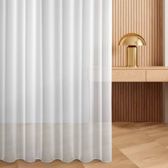 Firana szyta na taśmie 5 cm biała matowa z efektem drobnego deszczyku, wykończona obciążnikiem