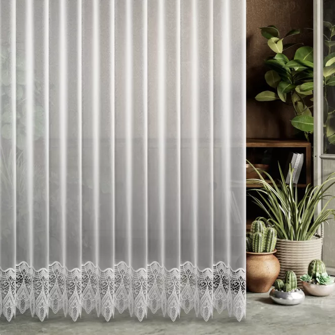 Firana szyta na taśmie 5 cm biała z matowej markizety ozdobionej aplikacją w duży fantazyjny wzór