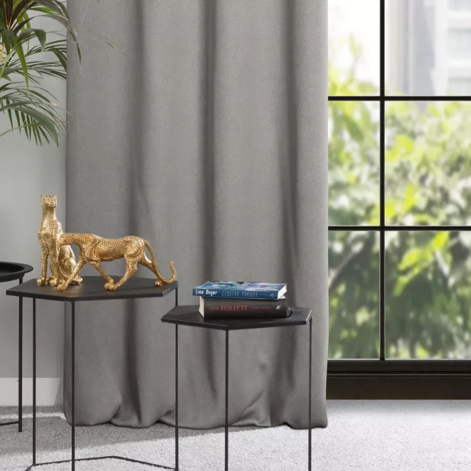 Zasłona szarobeżowa zaciemniająca o strukturze drobnej krateczki 135x250 przelotka - AMARO