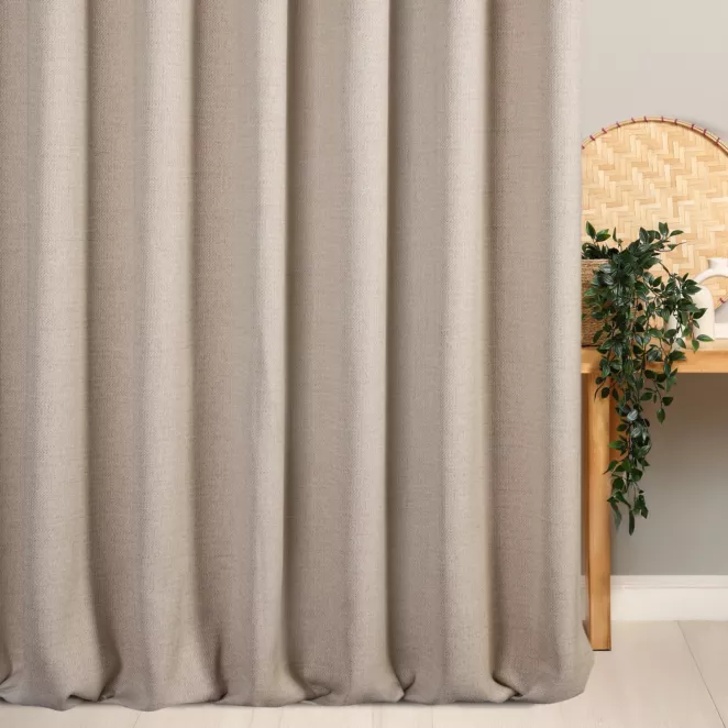 Zasłona szyta na taśmie 5 cm wrzosowa z tkaniny o naturalnym splocie z efektem melanżu