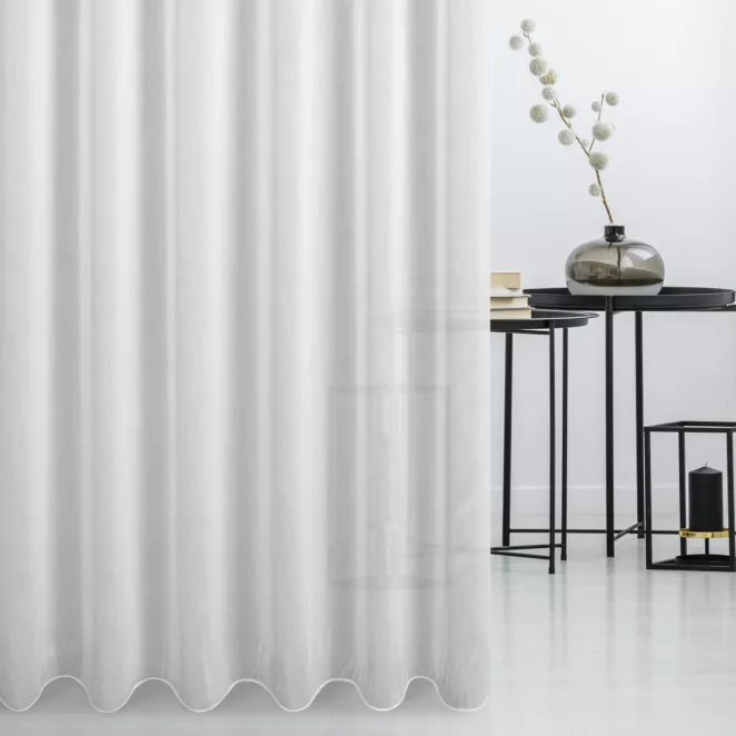 Firana szyta na taśmie 5 cm biała z delikatnej batystowej tkaniny z połyskiem